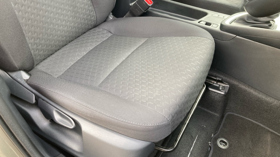 Toyota Yaris Cross 1.5 Hybrid Icon 5dr CVT Hybrid Estate - Image 17