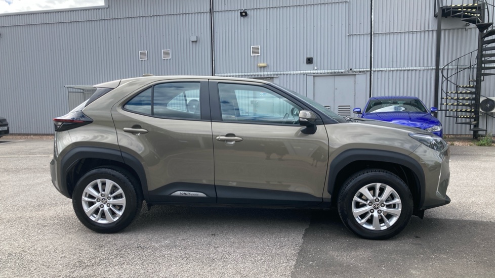 Toyota Yaris Cross 1.5 Hybrid Icon 5dr CVT Hybrid Estate - Image 23