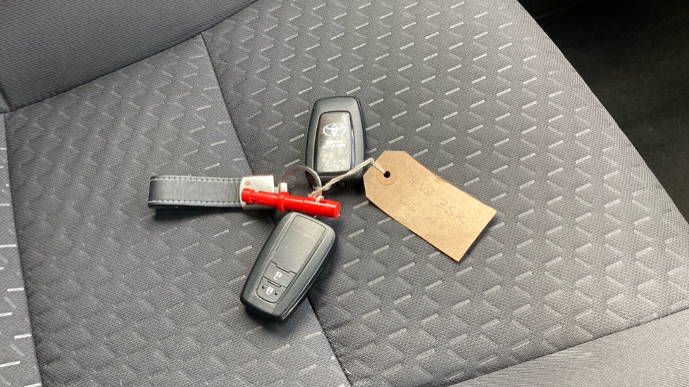 Toyota Yaris Cross 1.5 Hybrid Icon 5dr CVT Hybrid Estate - Image 28