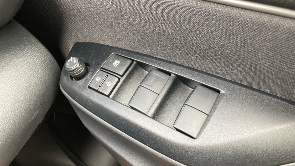 Toyota Yaris Cross 1.5 Hybrid Icon 5dr CVT Hybrid Estate - Image 30