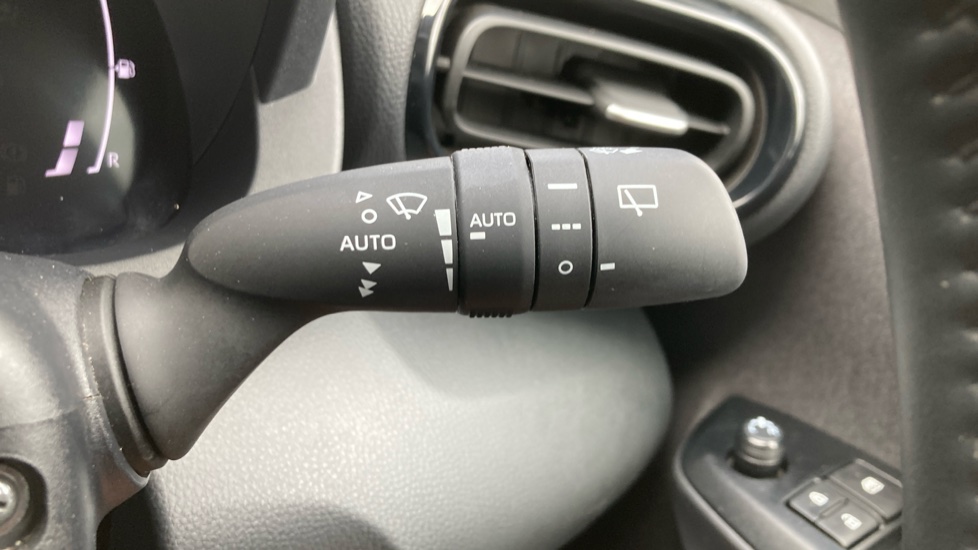 Toyota Yaris Cross 1.5 Hybrid Icon 5dr CVT Hybrid Estate - Image 32