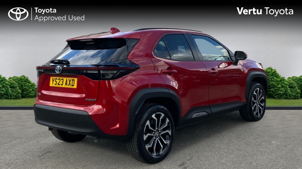 Toyota Yaris Cross 1.5 Hybrid Design 5dr CVT Hybrid Estate - Image 2