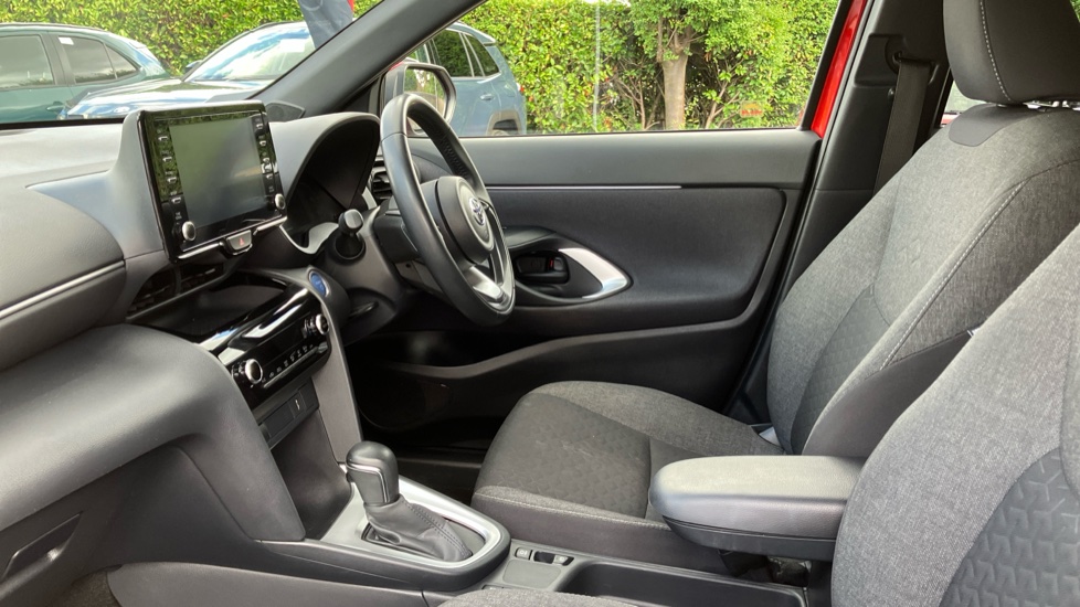 Toyota Yaris Cross 1.5 Hybrid Design 5dr CVT Hybrid Estate - Image 5
