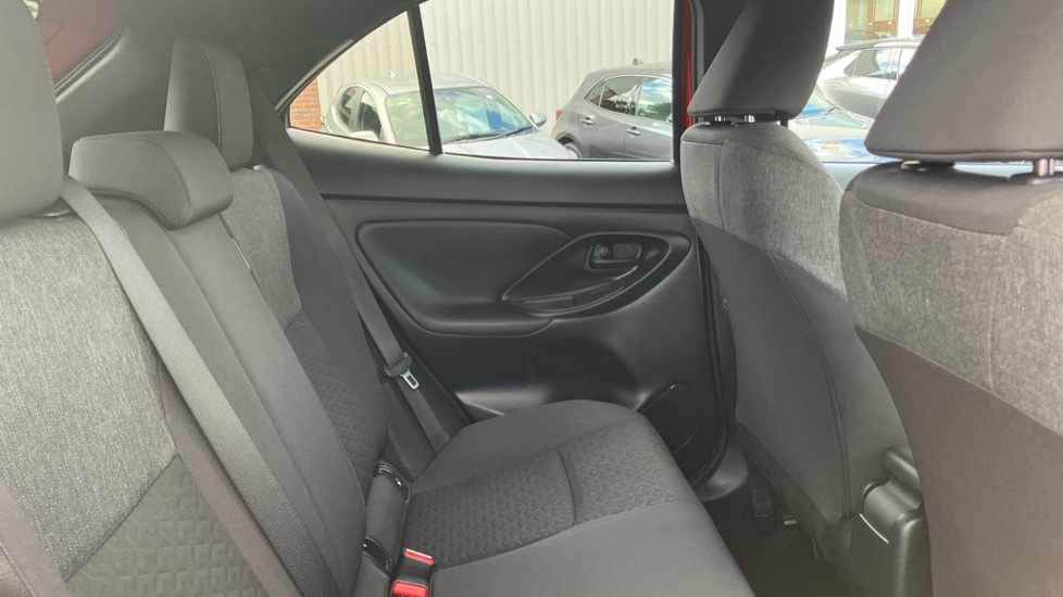 Toyota Yaris Cross 1.5 Hybrid Design 5dr CVT Hybrid Estate - Image 8