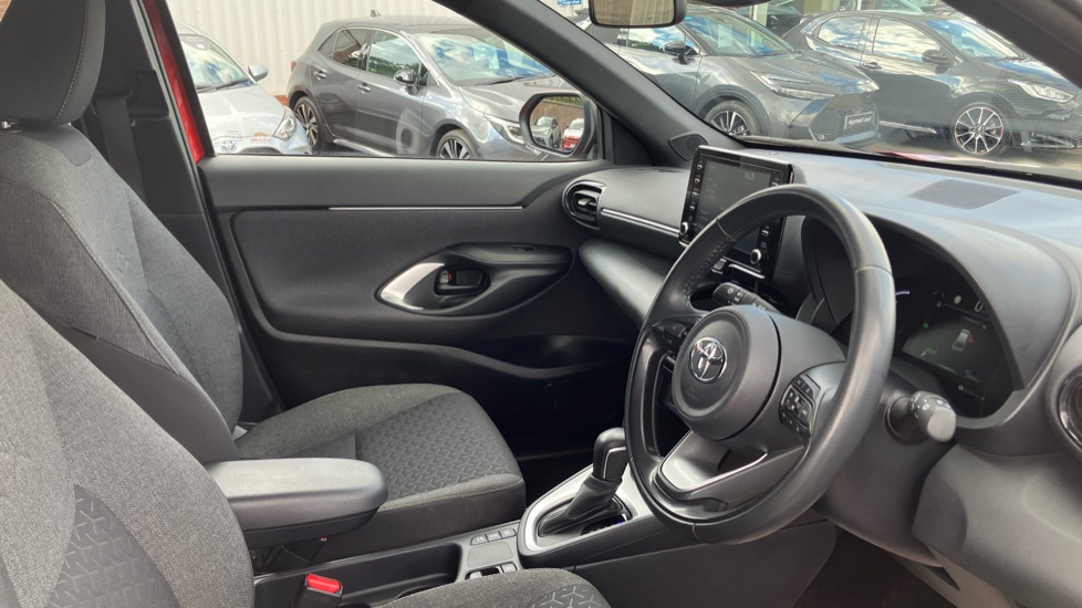 Toyota Yaris Cross 1.5 Hybrid Design 5dr CVT Hybrid Estate - Image 12
