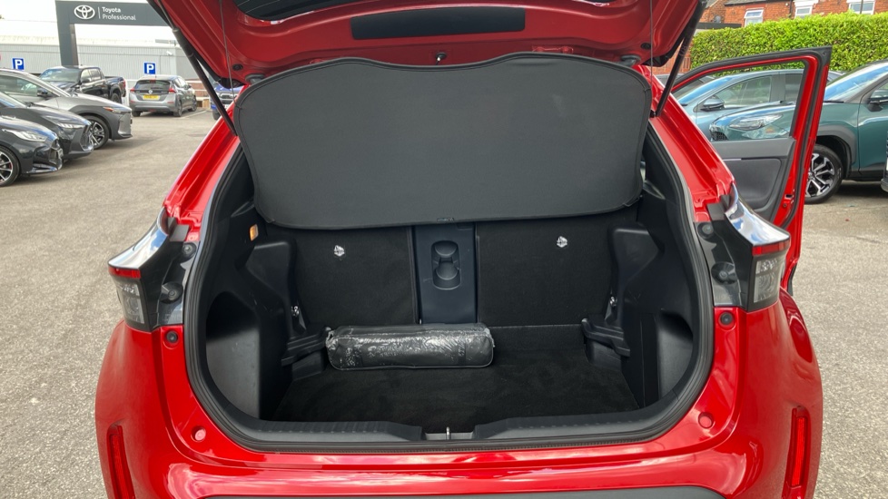 Toyota Yaris Cross 1.5 Hybrid Design 5dr CVT Hybrid Estate - Image 13