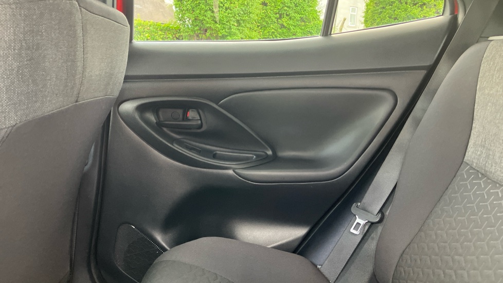 Toyota Yaris Cross 1.5 Hybrid Design 5dr CVT Hybrid Estate - Image 15