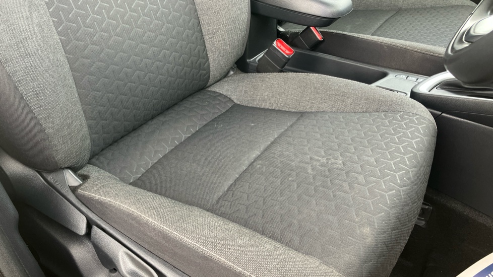 Toyota Yaris Cross 1.5 Hybrid Design 5dr CVT Hybrid Estate - Image 17