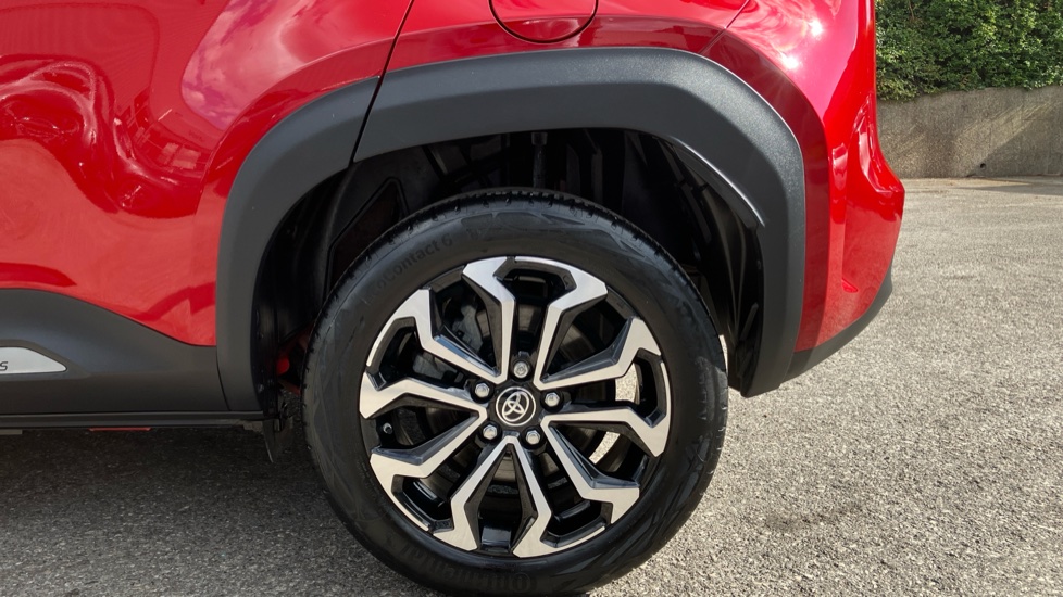 Toyota Yaris Cross 1.5 Hybrid Design 5dr CVT Hybrid Estate - Image 25