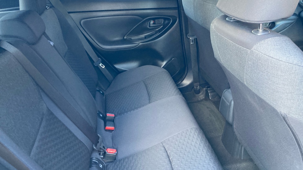 Toyota Yaris Cross 1.5 Hybrid Design 5dr CVT Hybrid Estate - Image 8