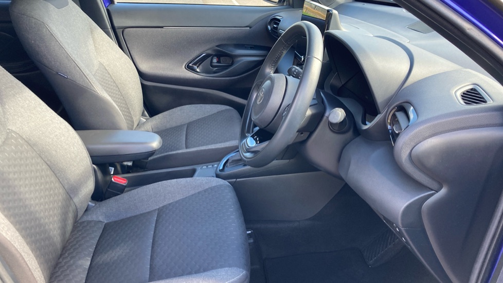 Toyota Yaris Cross 1.5 Hybrid Design 5dr CVT Hybrid Estate - Image 12