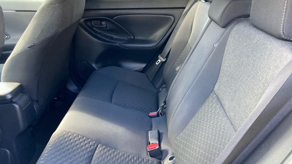 Toyota Yaris Cross 1.5 Hybrid Design 5dr CVT Hybrid Estate - Image 15