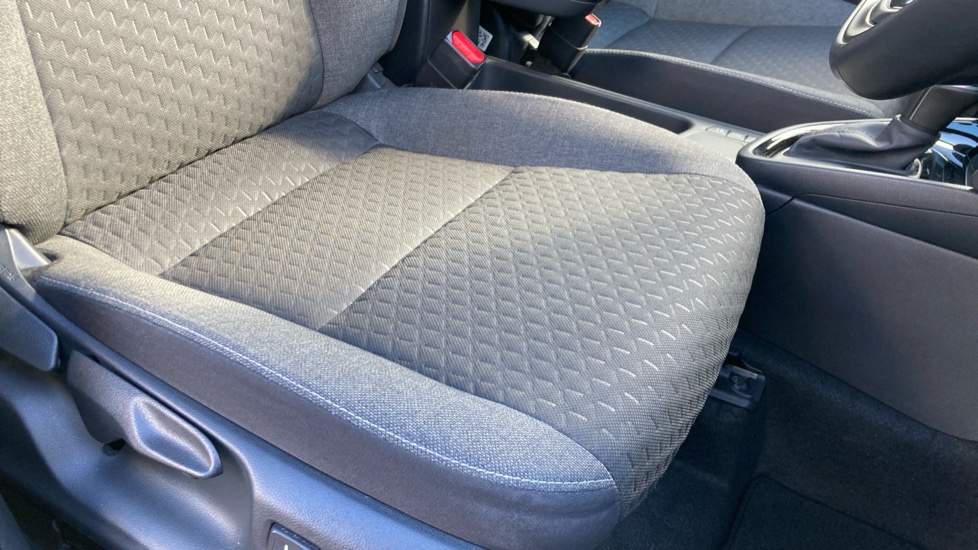 Toyota Yaris Cross 1.5 Hybrid Design 5dr CVT Hybrid Estate - Image 17