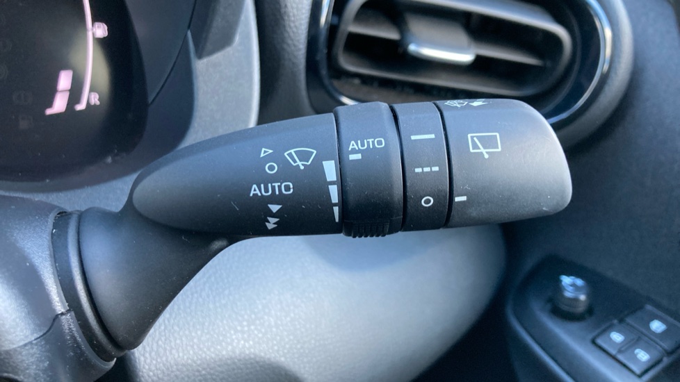 Toyota Yaris Cross 1.5 Hybrid Design 5dr CVT Hybrid Estate - Image 32