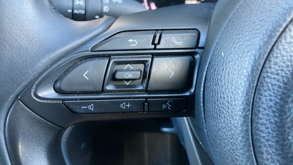 Toyota Yaris Cross 1.5 Hybrid Design 5dr CVT Hybrid Estate - Image 37