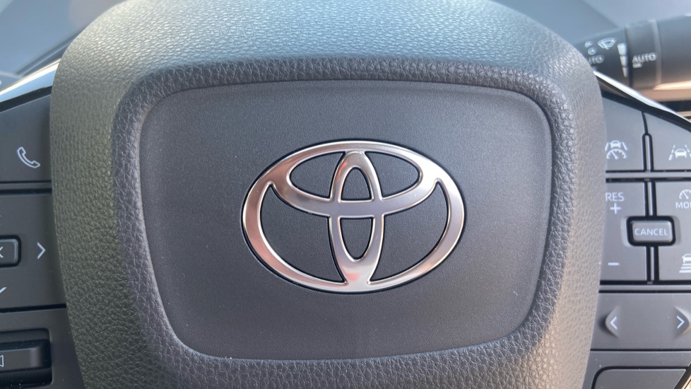 Toyota Prius 2.0 PHEV Design 5dr CVT Hatchback - Image 21