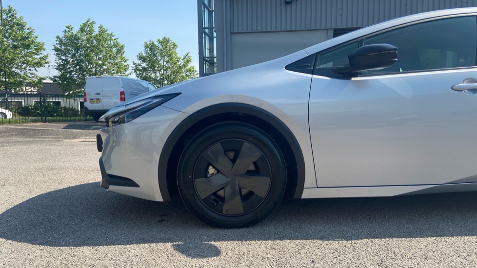 Toyota Prius 2.0 PHEV Design 5dr CVT Hatchback - Image 25