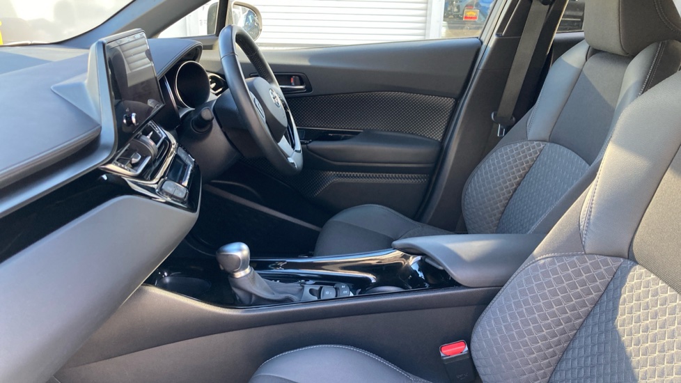 Toyota C-HR 1.8 Hybrid Design 5dr CVT Hybrid Hatchback - Image 5