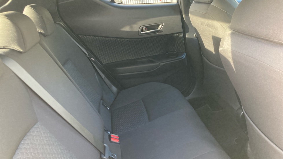 Toyota C-HR 1.8 Hybrid Design 5dr CVT Hybrid Hatchback - Image 8
