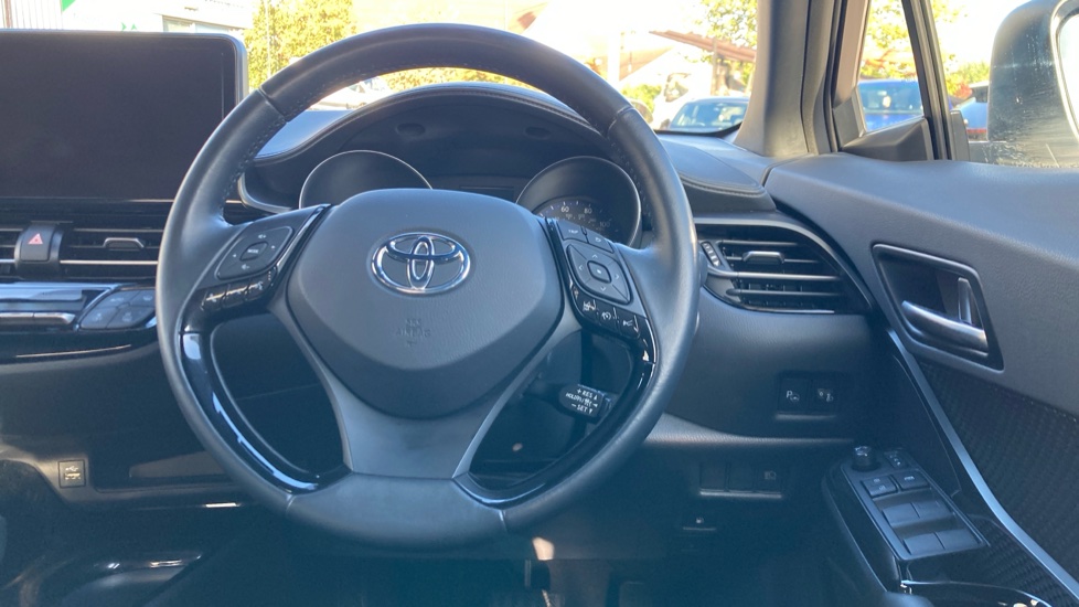 Toyota C-HR 1.8 Hybrid Design 5dr CVT Hybrid Hatchback - Image 10