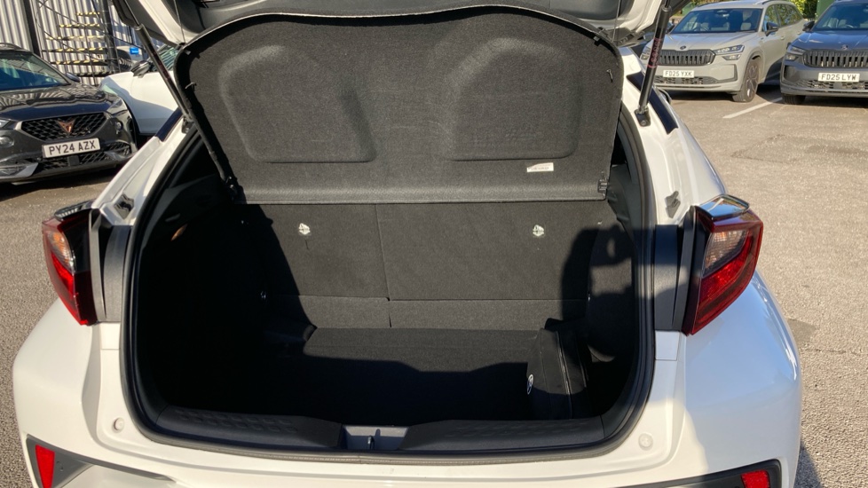 Toyota C-HR 1.8 Hybrid Design 5dr CVT Hybrid Hatchback - Image 13