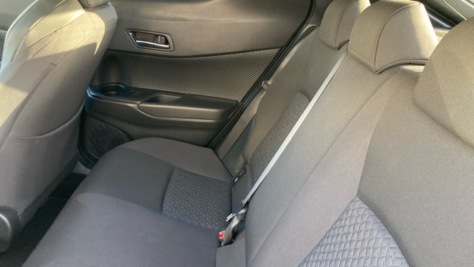Toyota C-HR 1.8 Hybrid Design 5dr CVT Hybrid Hatchback - Image 15