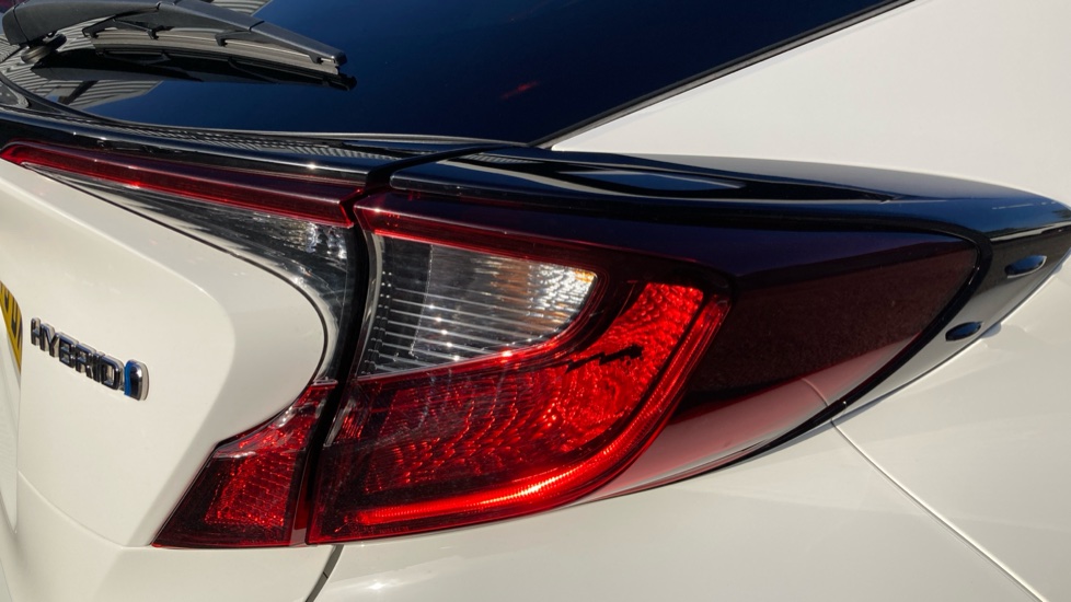 Toyota C-HR 1.8 Hybrid Design 5dr CVT Hybrid Hatchback - Image 21