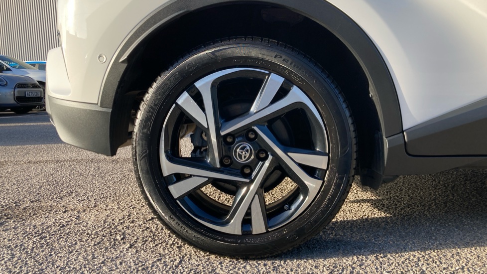 Toyota C-HR 1.8 Hybrid Design 5dr CVT Hybrid Hatchback - Image 25
