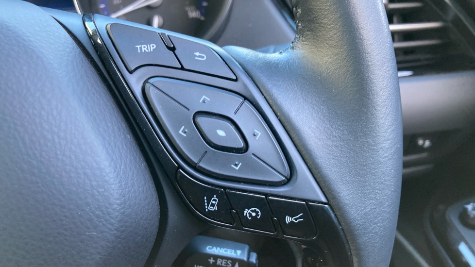 Toyota C-HR 1.8 Hybrid Design 5dr CVT Hybrid Hatchback - Image 29