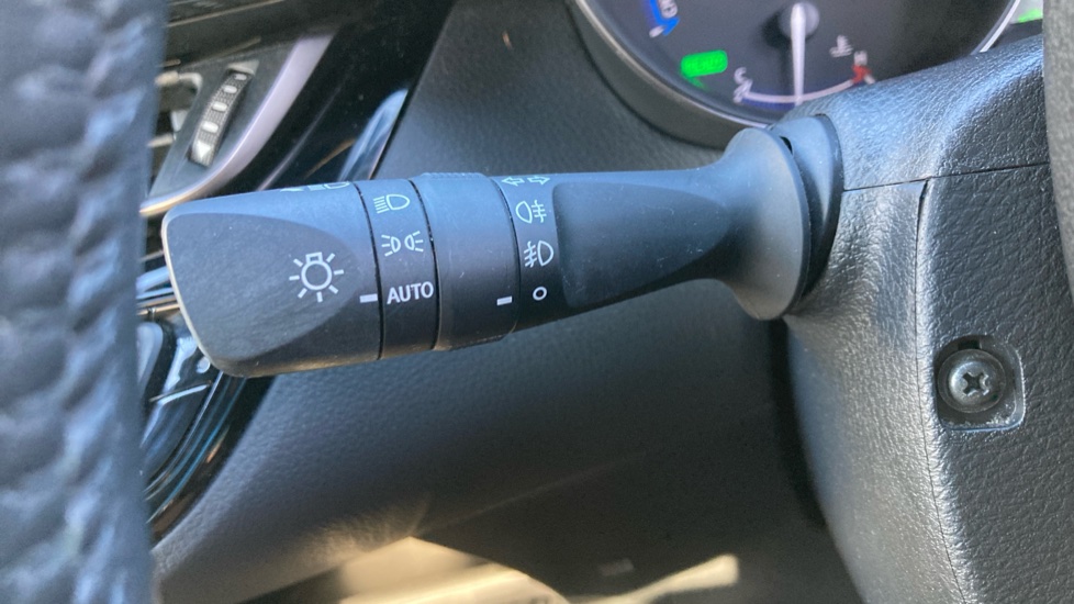 Toyota C-HR 1.8 Hybrid Design 5dr CVT Hybrid Hatchback - Image 31