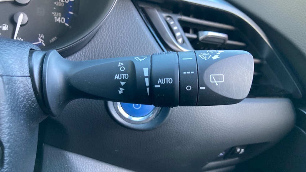 Toyota C-HR 1.8 Hybrid Design 5dr CVT Hybrid Hatchback - Image 32