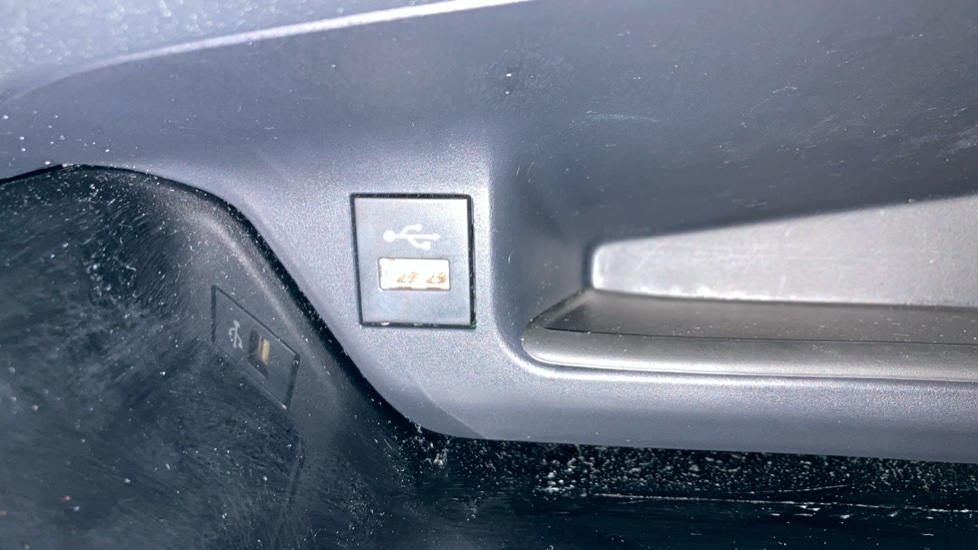Toyota C-HR 1.8 Hybrid Design 5dr CVT Hybrid Hatchback - Image 34