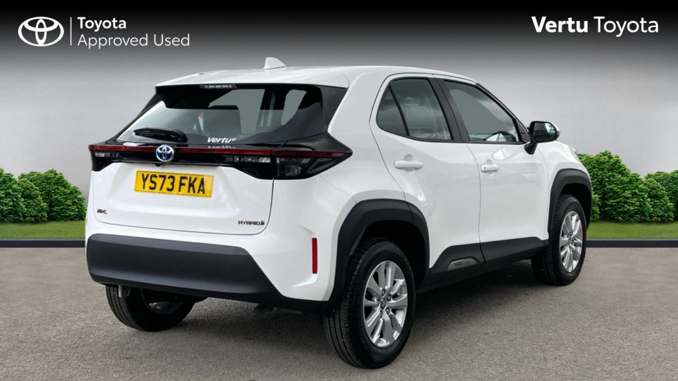 Toyota Yaris Cross 1.5 Hybrid Icon 5dr CVT Hybrid Estate - Image 2