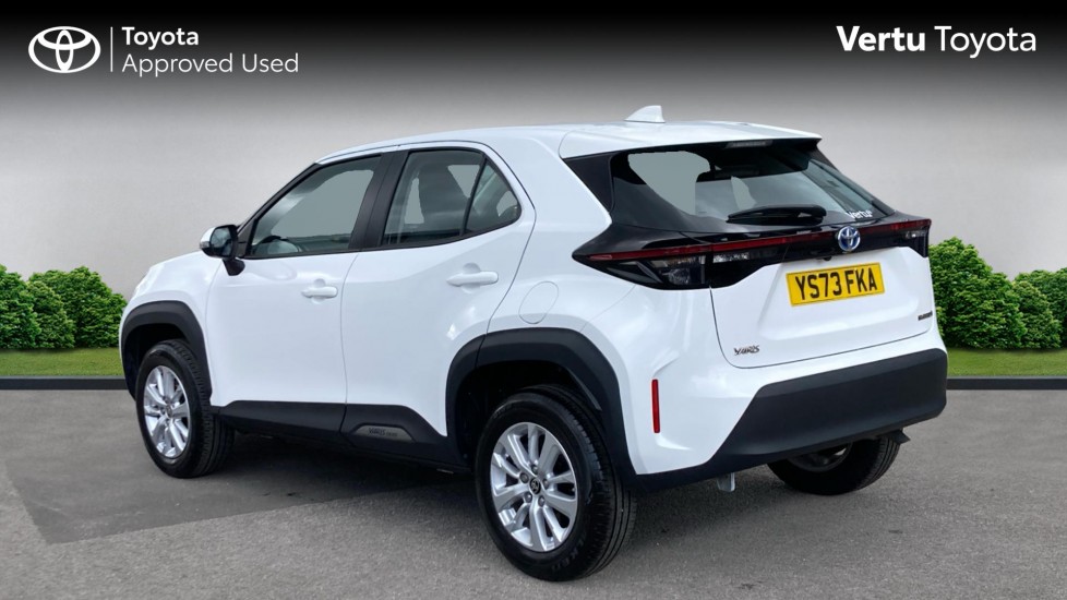 Toyota Yaris Cross 1.5 Hybrid Icon 5dr CVT Hybrid Estate - Image 4