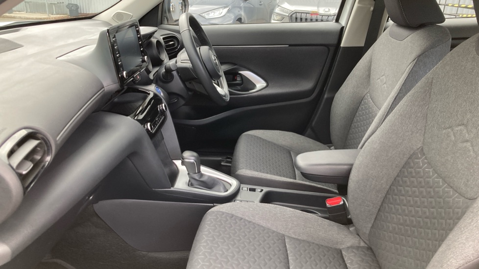 Toyota Yaris Cross 1.5 Hybrid Icon 5dr CVT Hybrid Estate - Image 5