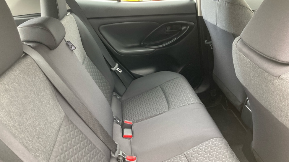Toyota Yaris Cross 1.5 Hybrid Icon 5dr CVT Hybrid Estate - Image 8
