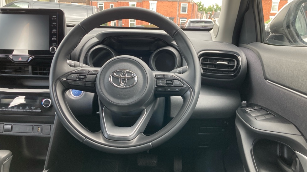 Toyota Yaris Cross 1.5 Hybrid Icon 5dr CVT Hybrid Estate - Image 10