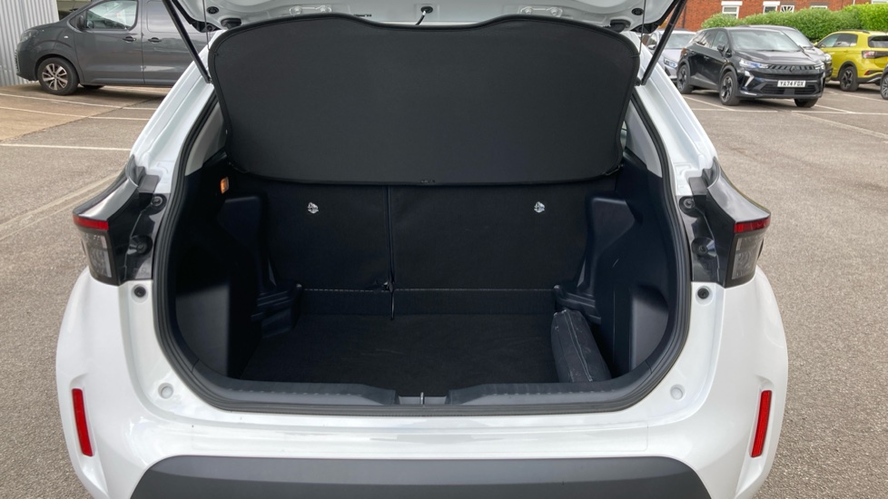 Toyota Yaris Cross 1.5 Hybrid Icon 5dr CVT Hybrid Estate - Image 13