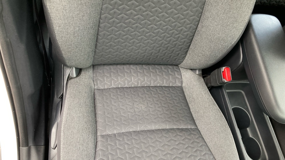 Toyota Yaris Cross 1.5 Hybrid Icon 5dr CVT Hybrid Estate - Image 14