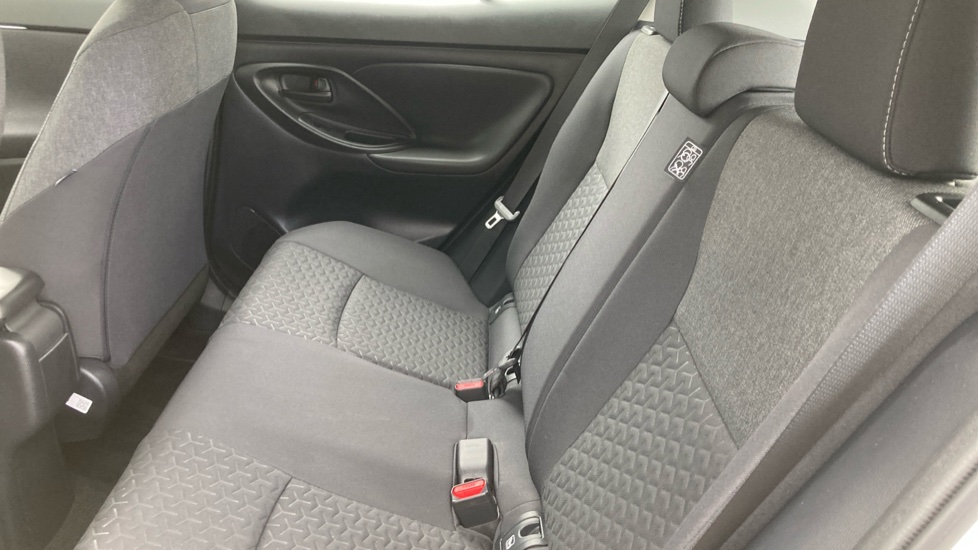 Toyota Yaris Cross 1.5 Hybrid Icon 5dr CVT Hybrid Estate - Image 15