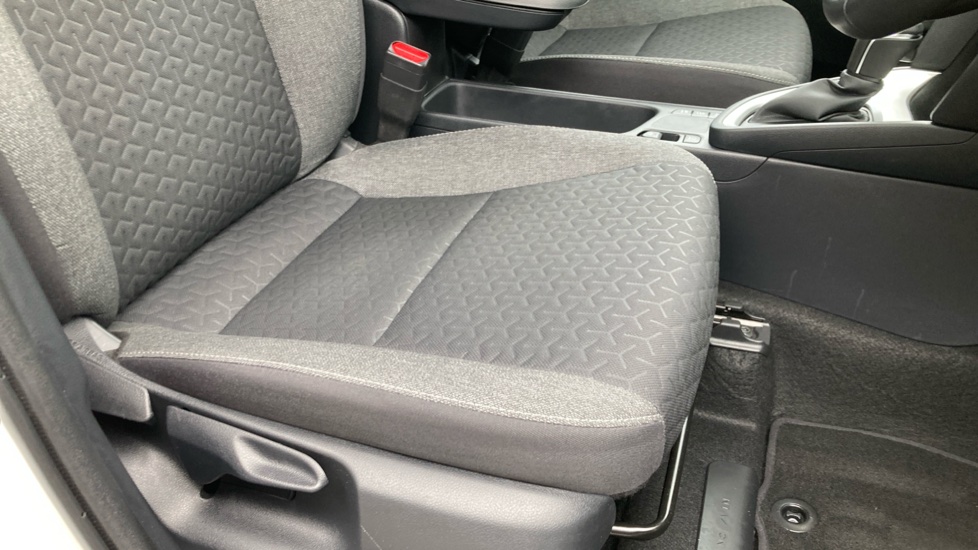 Toyota Yaris Cross 1.5 Hybrid Icon 5dr CVT Hybrid Estate - Image 17