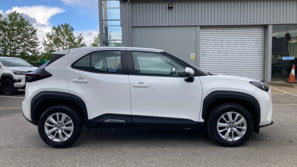 Toyota Yaris Cross 1.5 Hybrid Icon 5dr CVT Hybrid Estate - Image 23