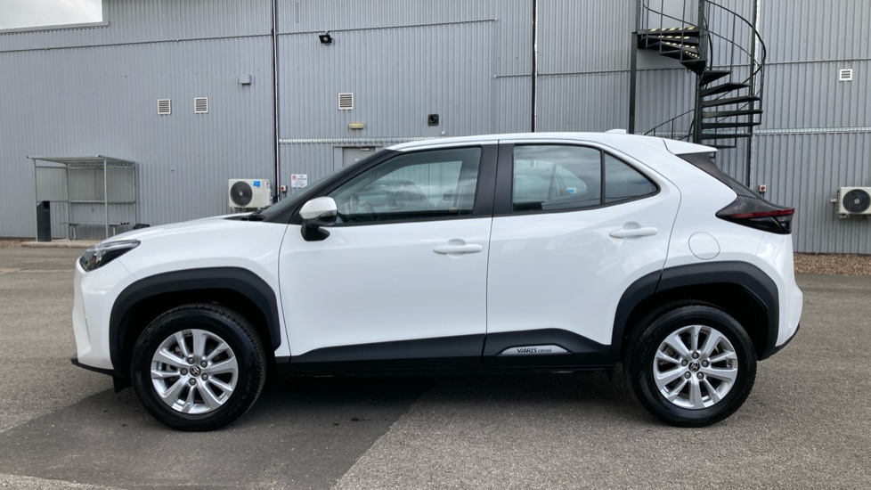 Toyota Yaris Cross 1.5 Hybrid Icon 5dr CVT Hybrid Estate - Image 24