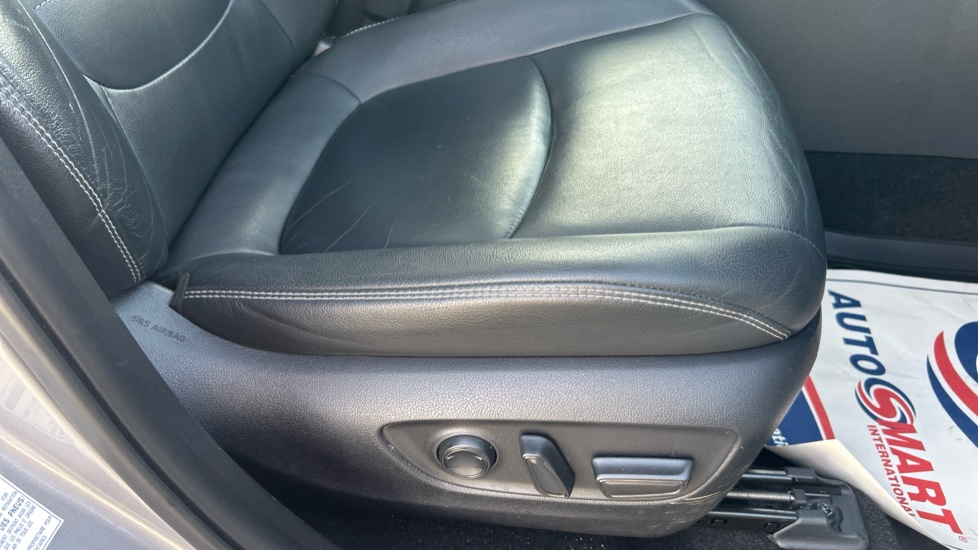 Toyota RAV4 2.5 VVT-i Hybrid Excel 5dr CVT Hybrid Estate - Image 17