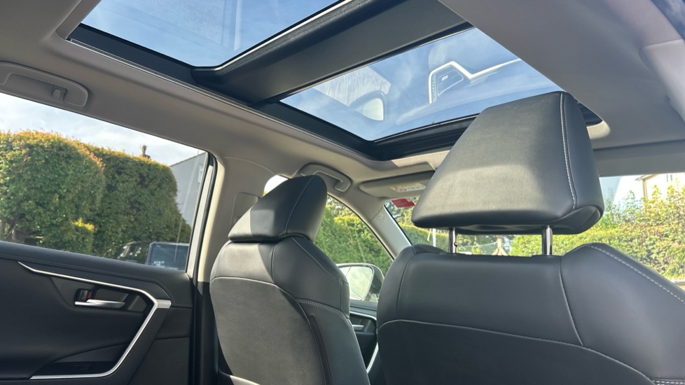 Toyota RAV4 2.5 VVT-i Hybrid Excel 5dr CVT Hybrid Estate - Image 19