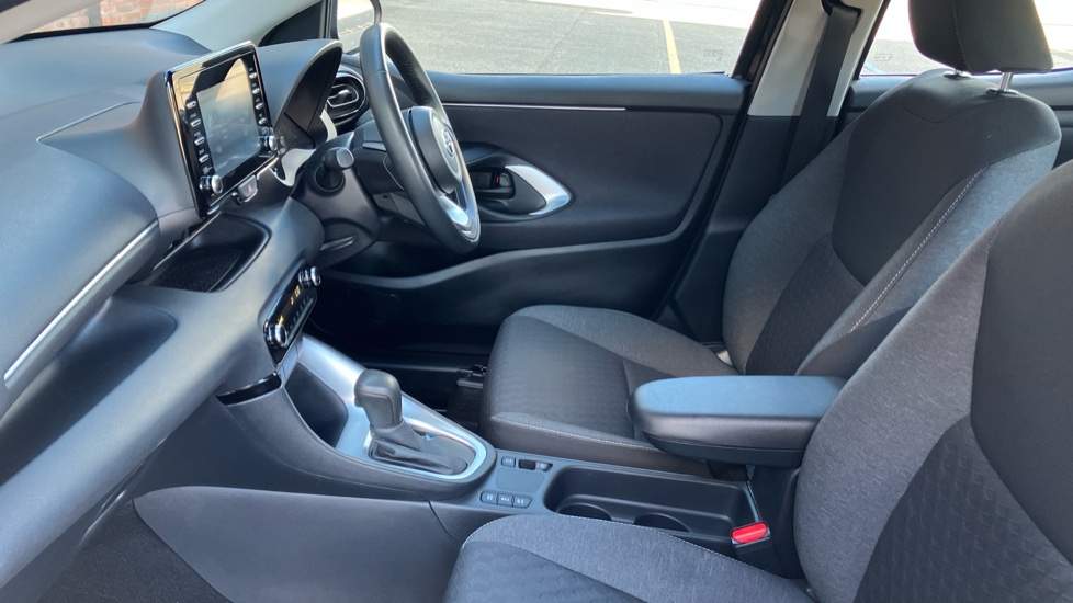 Toyota Yaris 1.5 Hybrid Icon 5dr CVT Hybrid Hatchback - Image 5