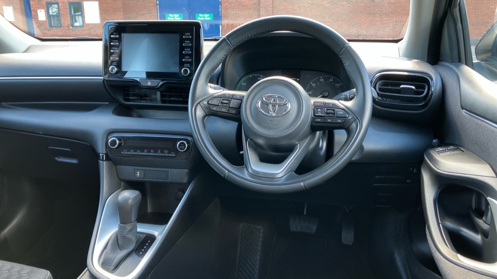 Toyota Yaris 1.5 Hybrid Icon 5dr CVT Hybrid Hatchback - Image 6