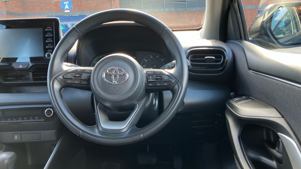 Toyota Yaris 1.5 Hybrid Icon 5dr CVT Hybrid Hatchback - Image 10
