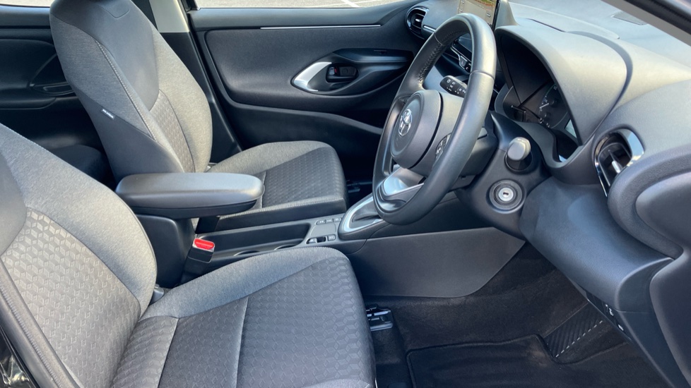 Toyota Yaris 1.5 Hybrid Icon 5dr CVT Hybrid Hatchback - Image 12