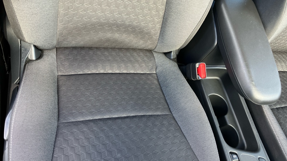 Toyota Yaris 1.5 Hybrid Icon 5dr CVT Hybrid Hatchback - Image 14